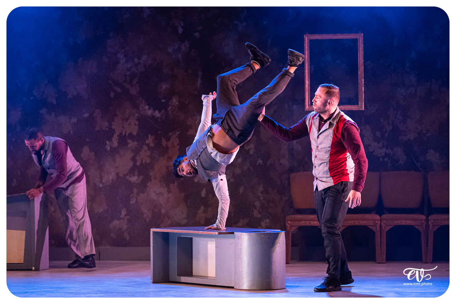 SUR LE FIL (CIE PYRAMID)